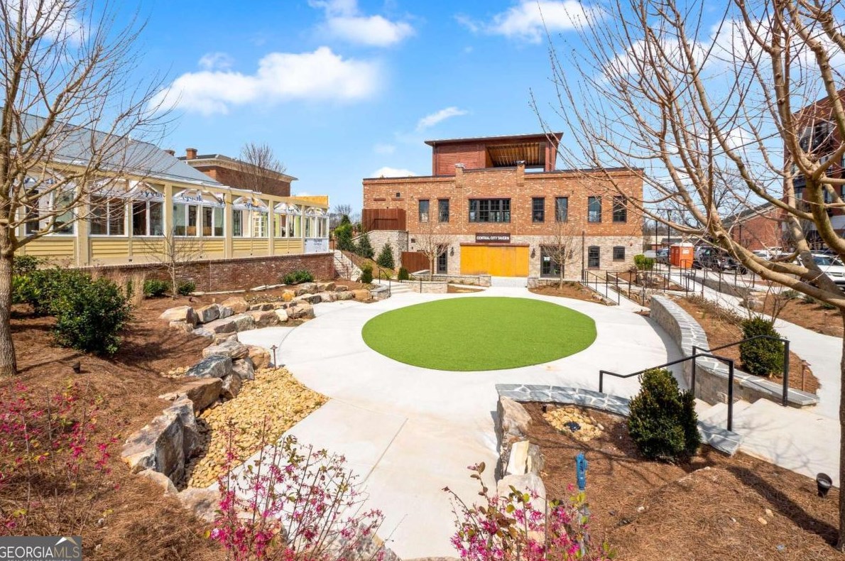 1000 Graystone Xing, Alpharetta GA  30005-7433 exterior