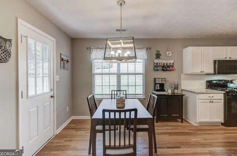 4624 Fox Forrest Dr, Flowery Branch GA  30542-3490 exterior