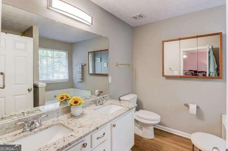 4624 Fox Forrest Dr, Flowery Branch GA  30542-3490 exterior