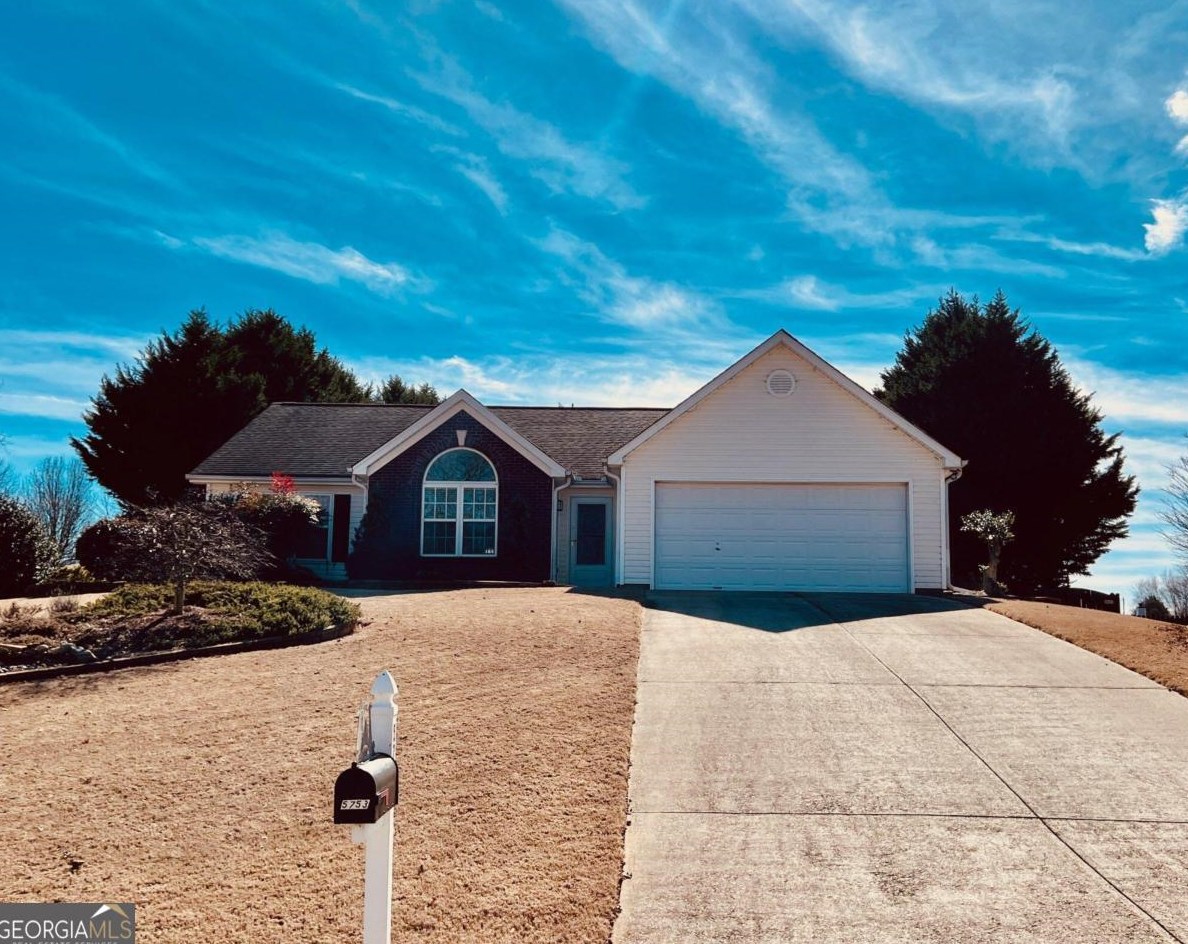5753 Rolling Meadow Ln, Flowery Branch, GA 30542