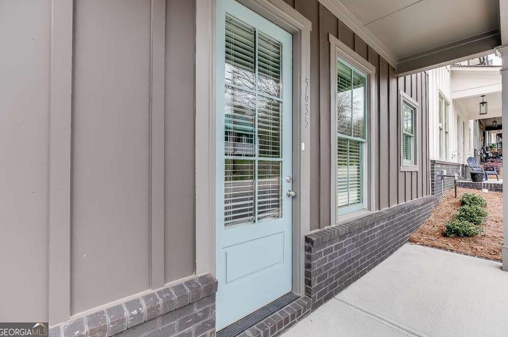 5635 Pine St #18, Flowery Branch, GA 30542