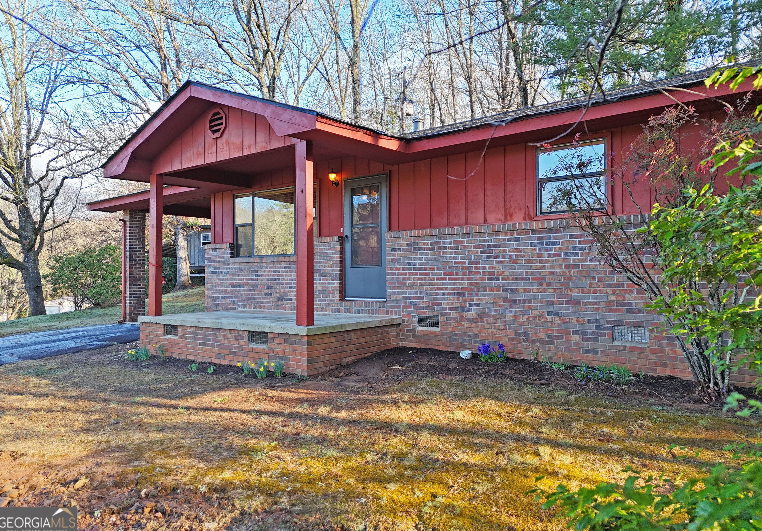 1316 Bugscuffle Rd, Hiawassee, GA 30546-3501