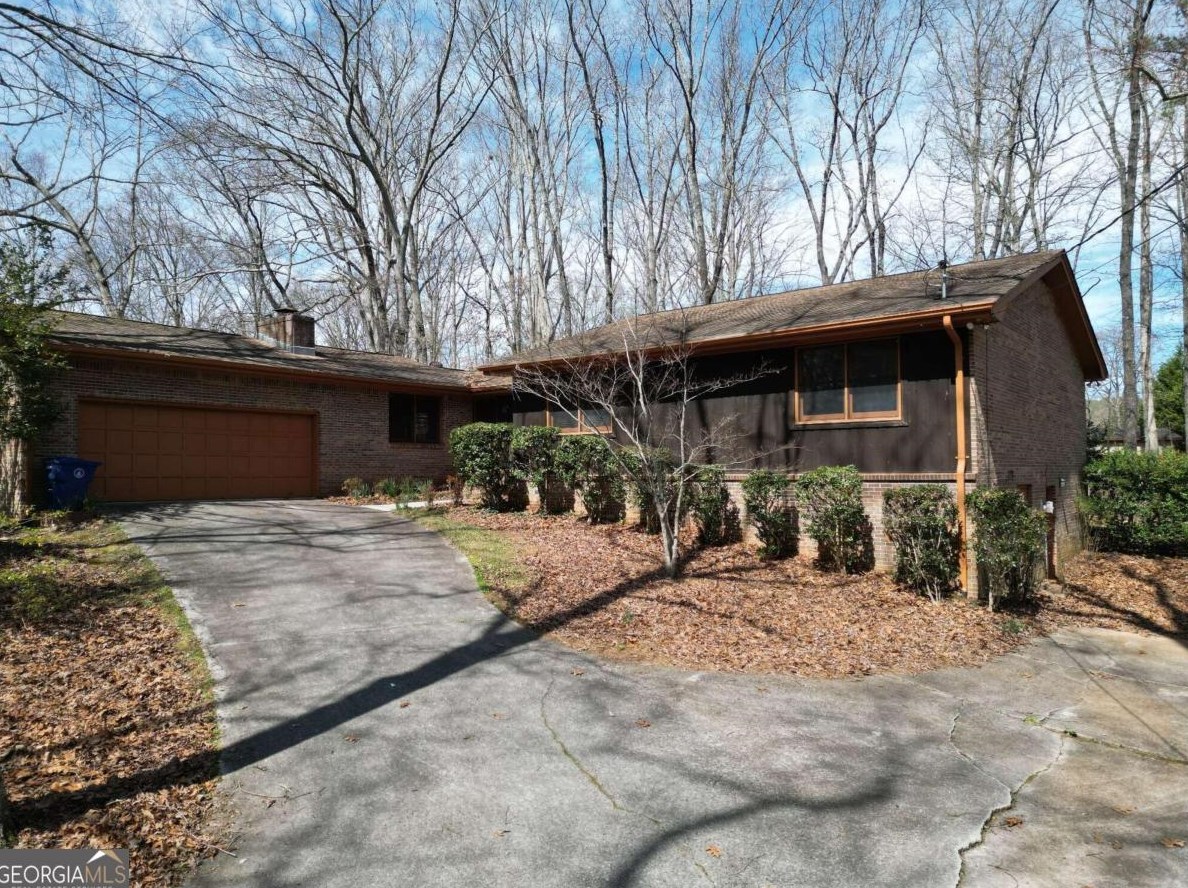 357 Forest Lake Rd, Lawrenceville, GA 30046