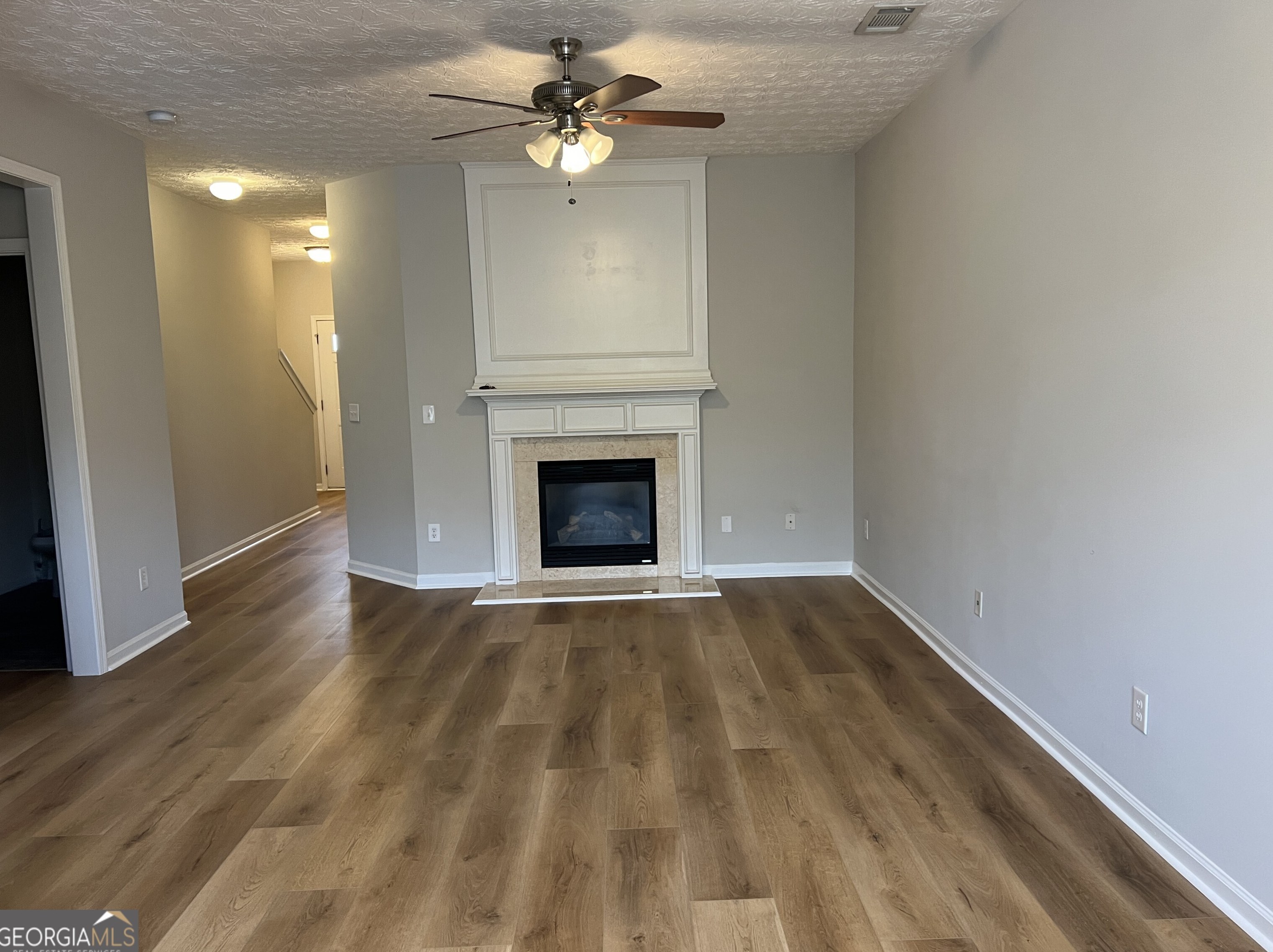 6614 Splashwater Dr, Flowery Branch, GA 30542