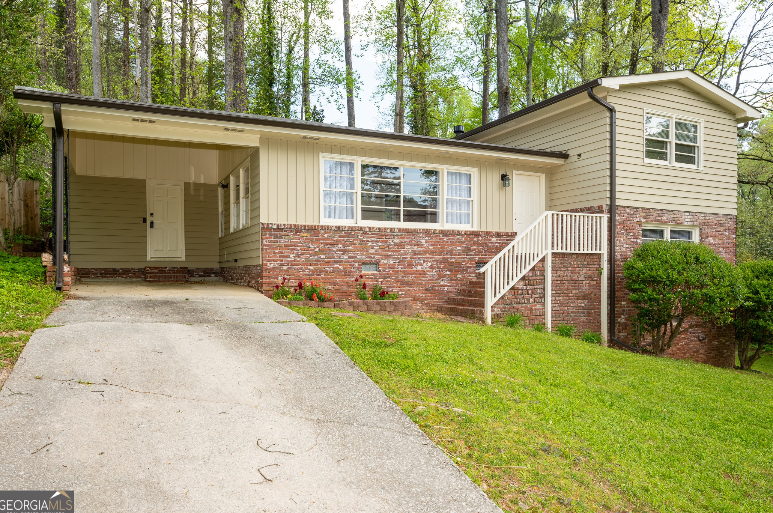 275 Underwood Dr, Atlanta, GA 30328-2957