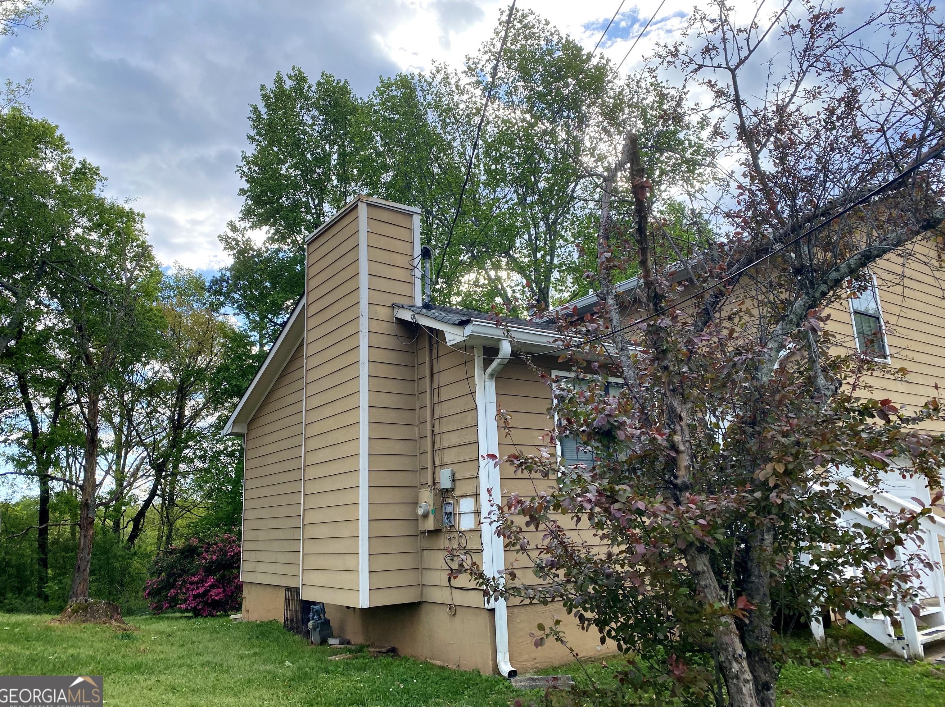 4050 Warren Rd, Flowery Branch, GA 30542