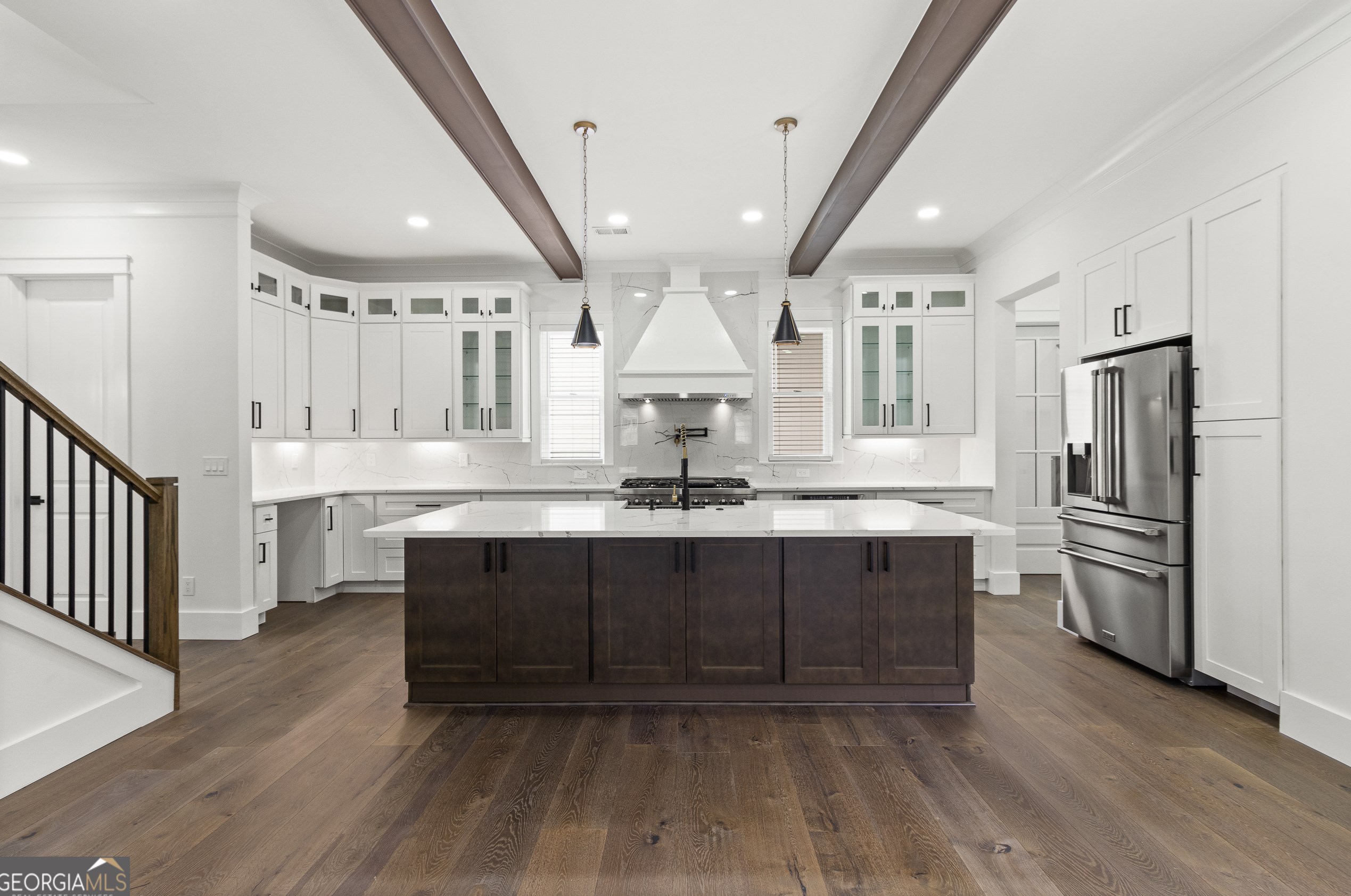346 Crestview Cir, Roswell GA  30075-3823 exterior