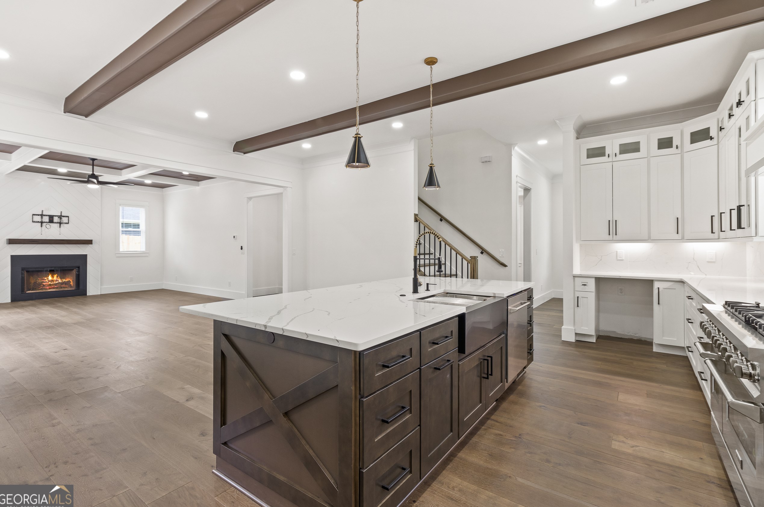 346 Crestview Cir, Roswell GA  30075-3823 exterior