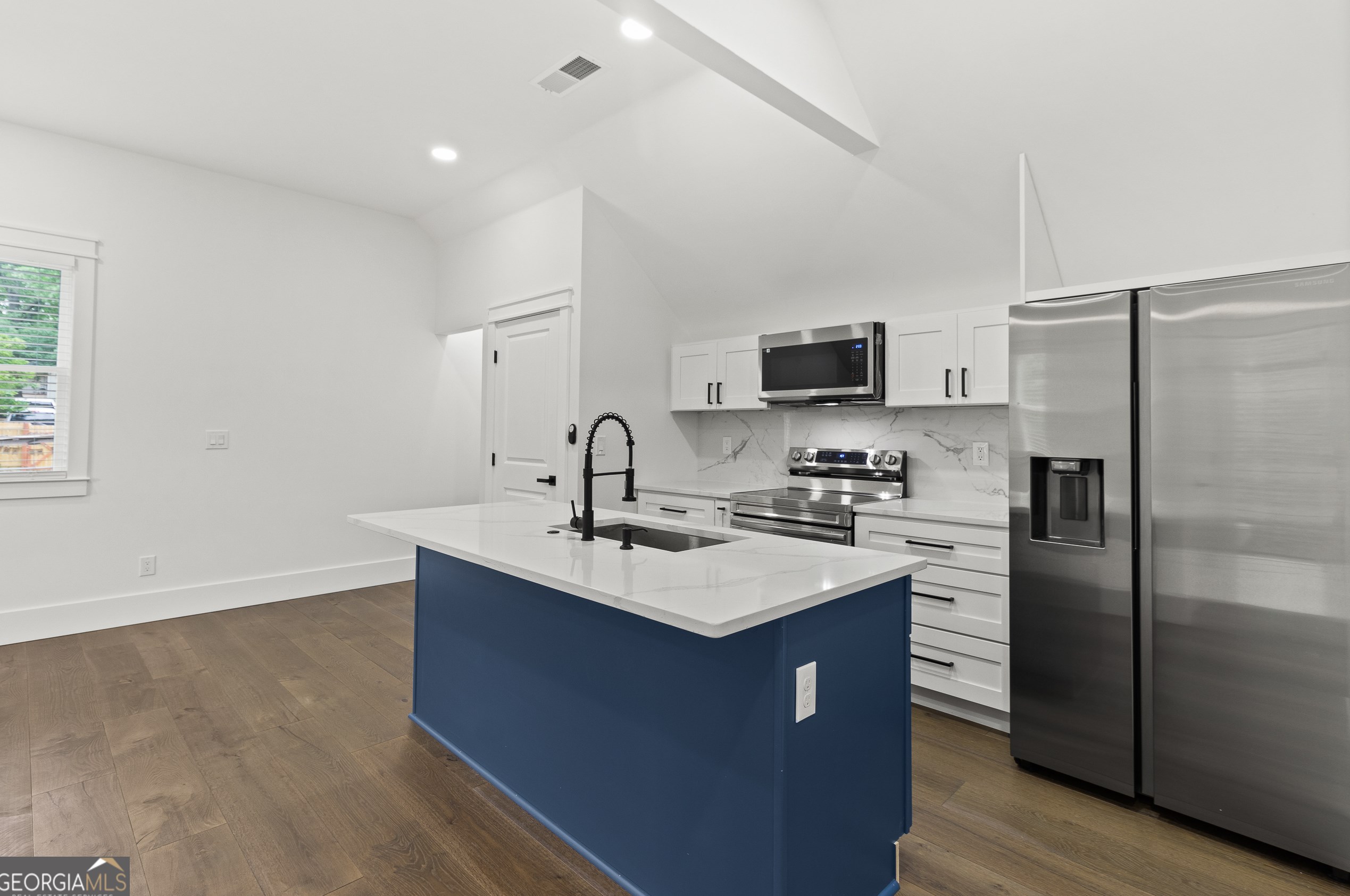 346 Crestview Cir, Roswell GA  30075-3823 exterior