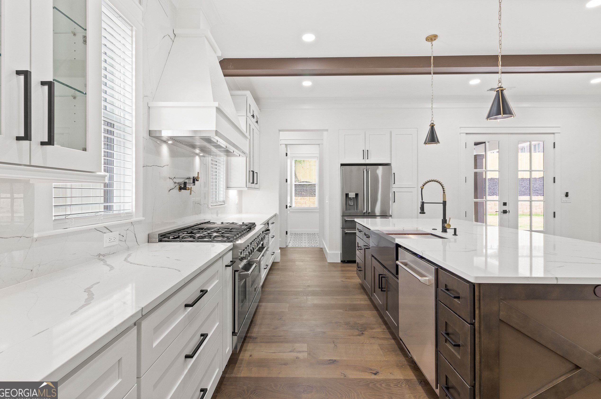 346 Crestview Cir, Roswell GA  30075-3823 exterior