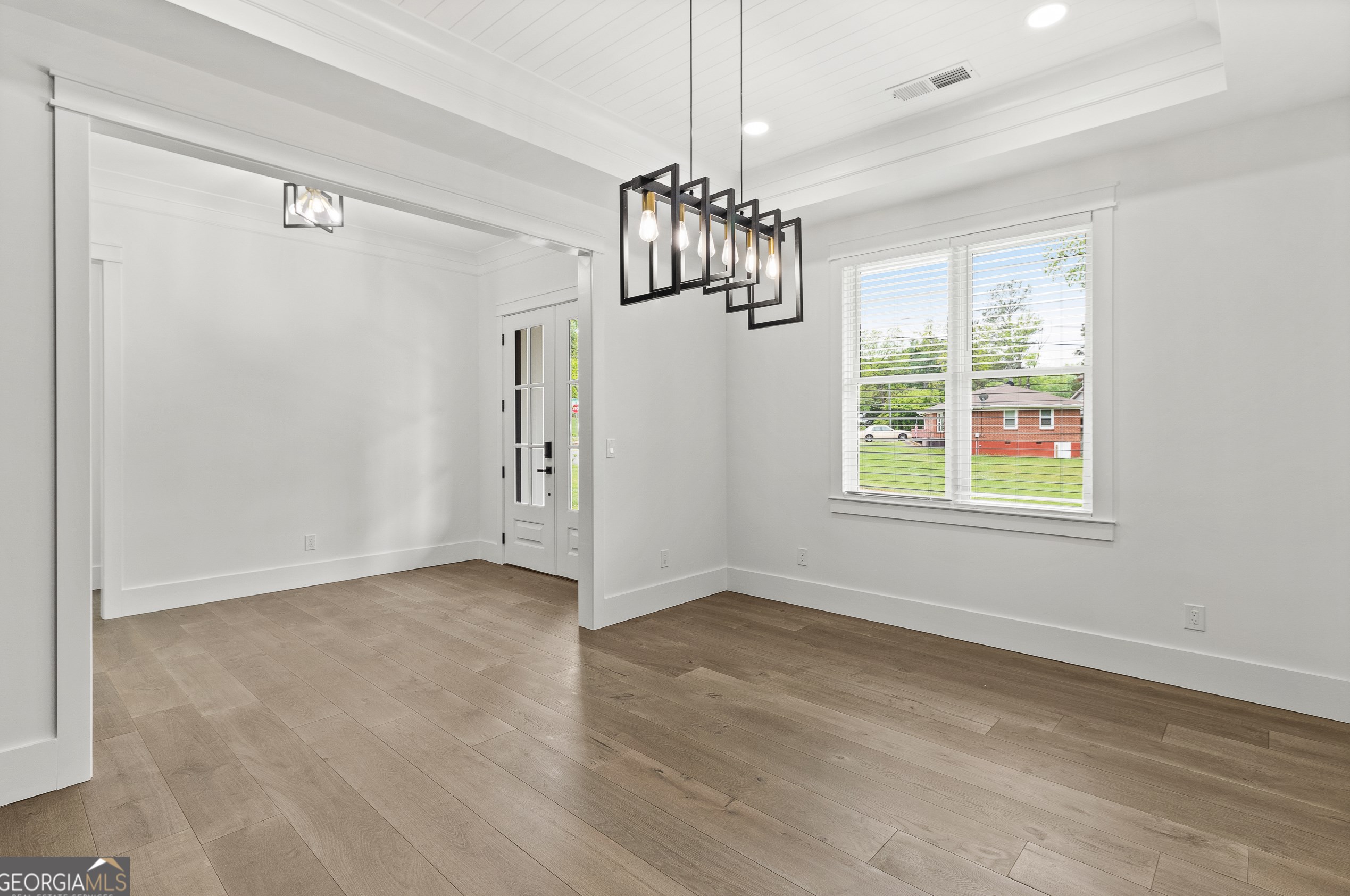 346 Crestview Cir, Roswell GA  30075-3823 exterior