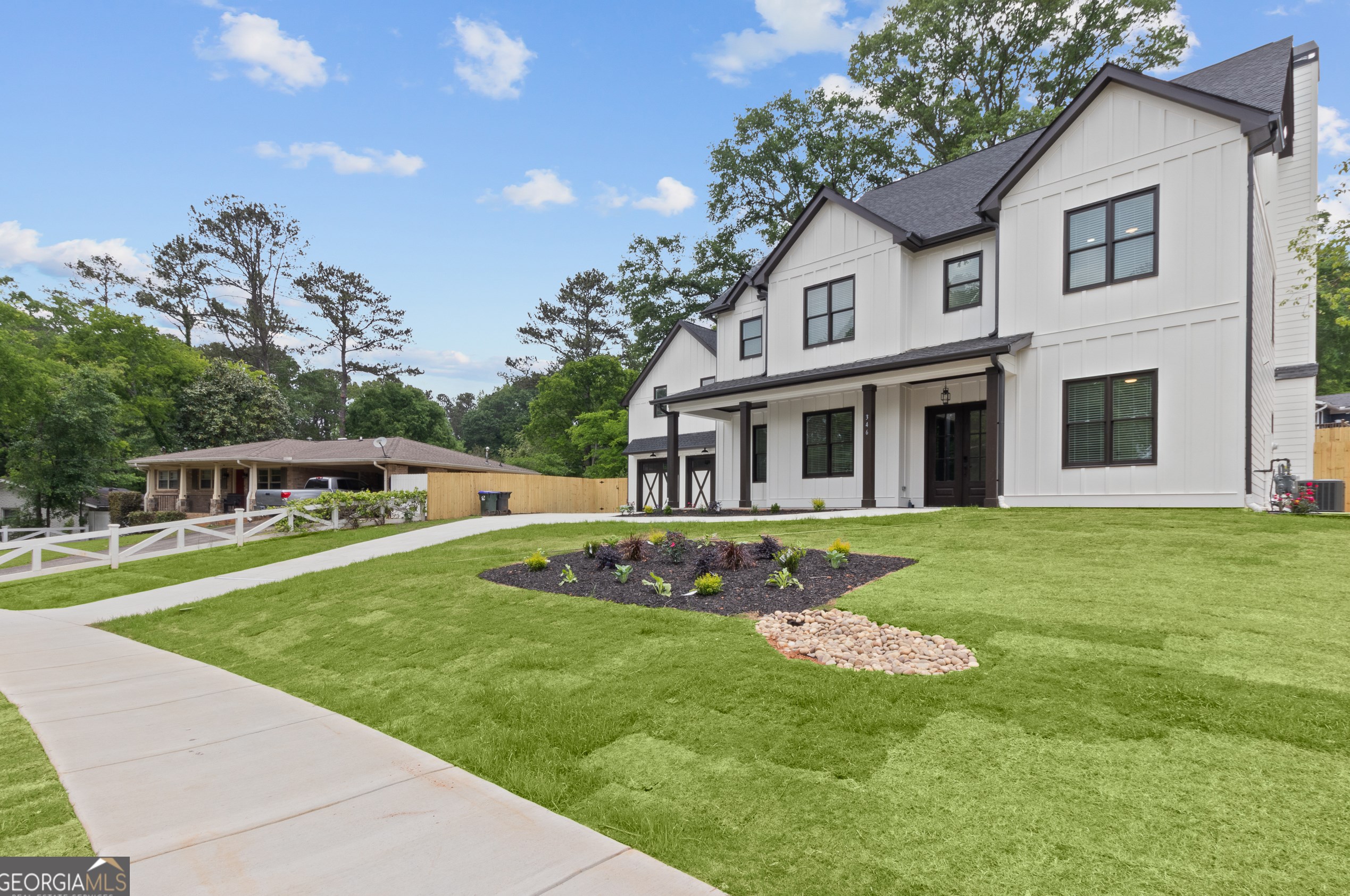 346 Crestview Cir, Roswell GA  30075-3823 exterior