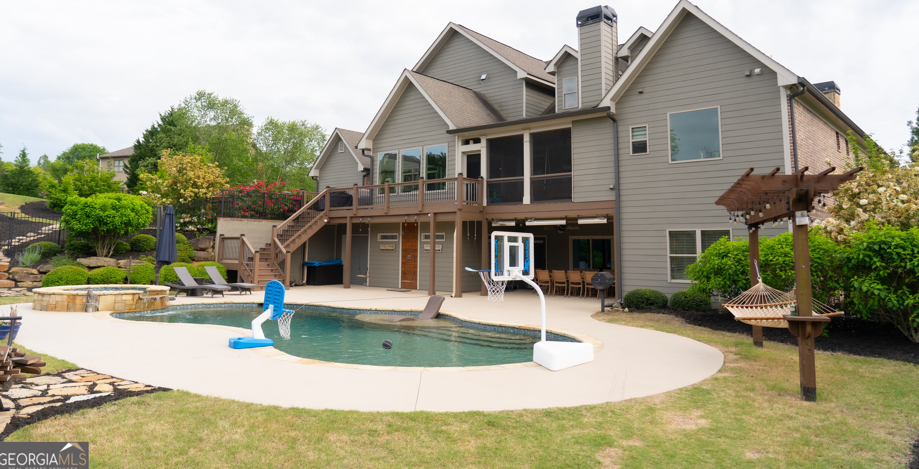 4722 Crestview Way, Flowery Branch GA  30542-3501 exterior