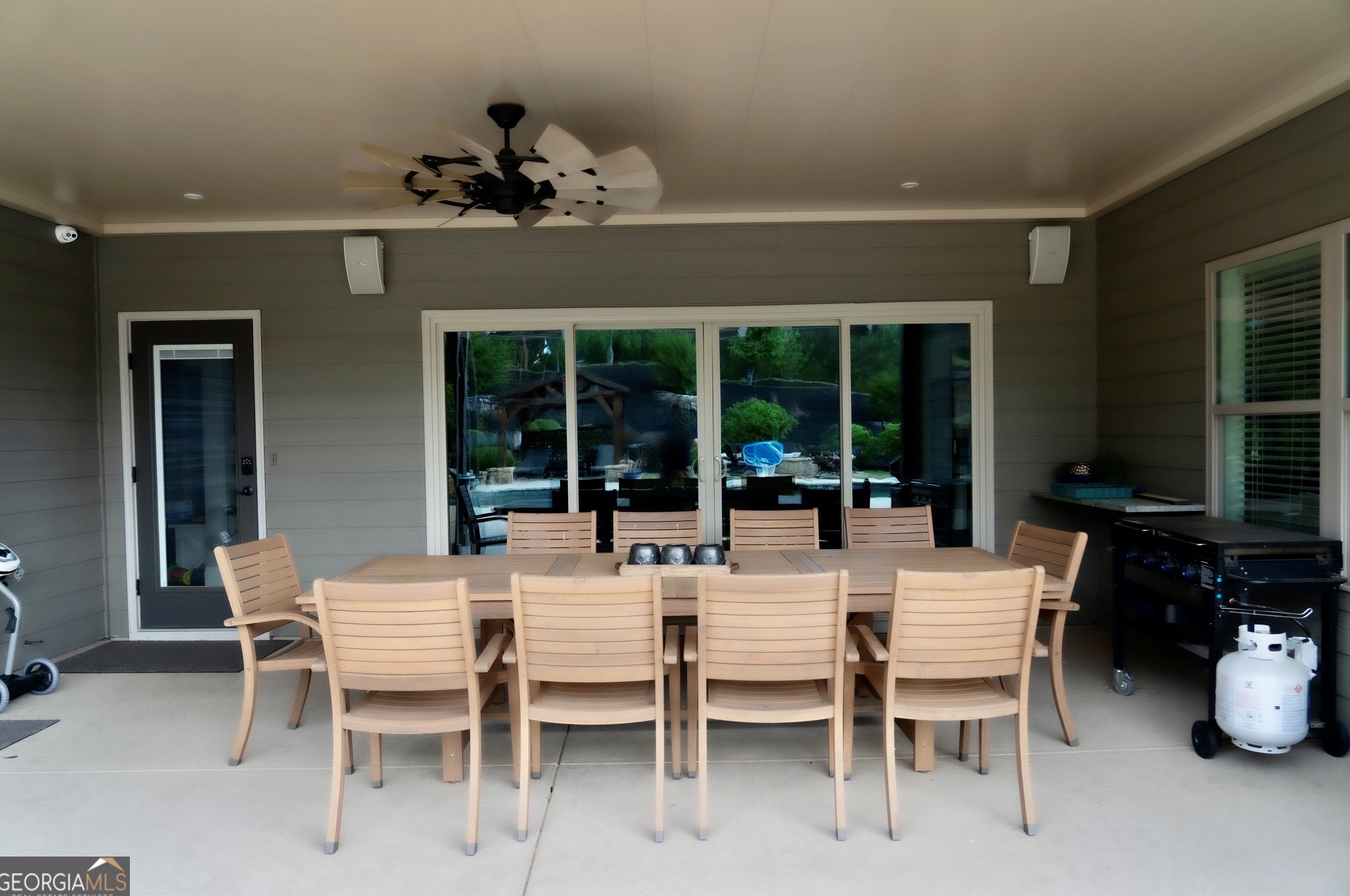 4722 Crestview Way, Flowery Branch GA  30542-3501 exterior