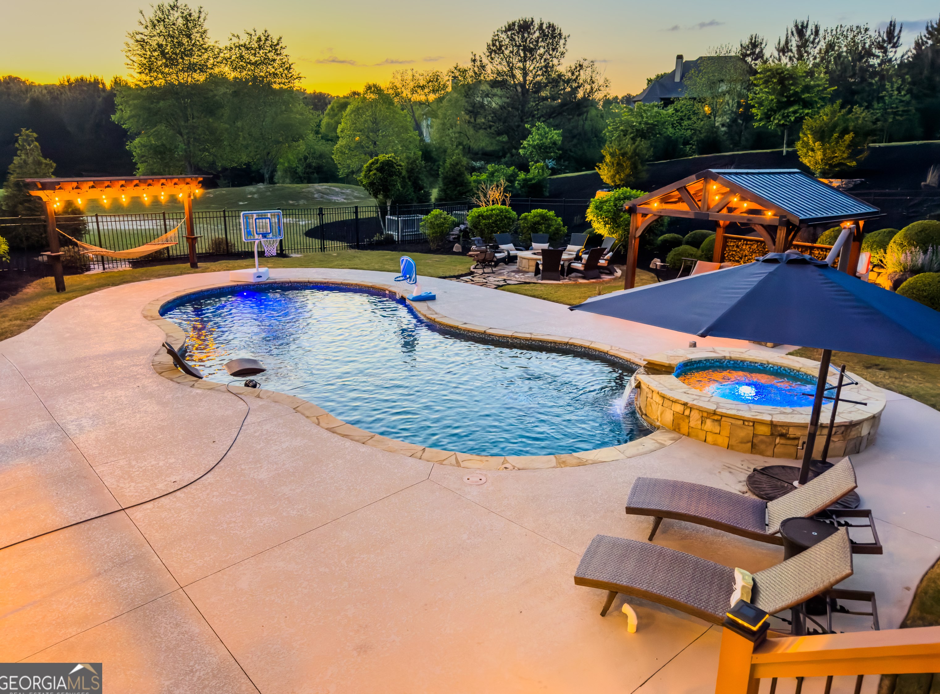 4722 Crestview Way, Flowery Branch GA  30542-3501 exterior
