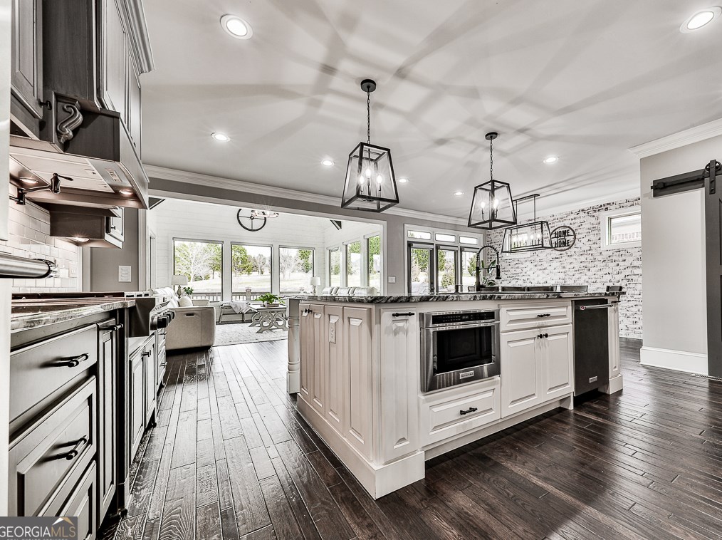 4722 Crestview Way, Flowery Branch GA  30542-3501 exterior