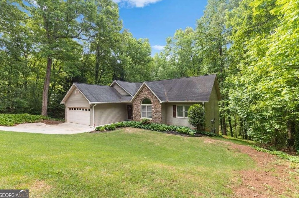 4458 Hidden Oaks Dr, Flowery Branch, GA 30542