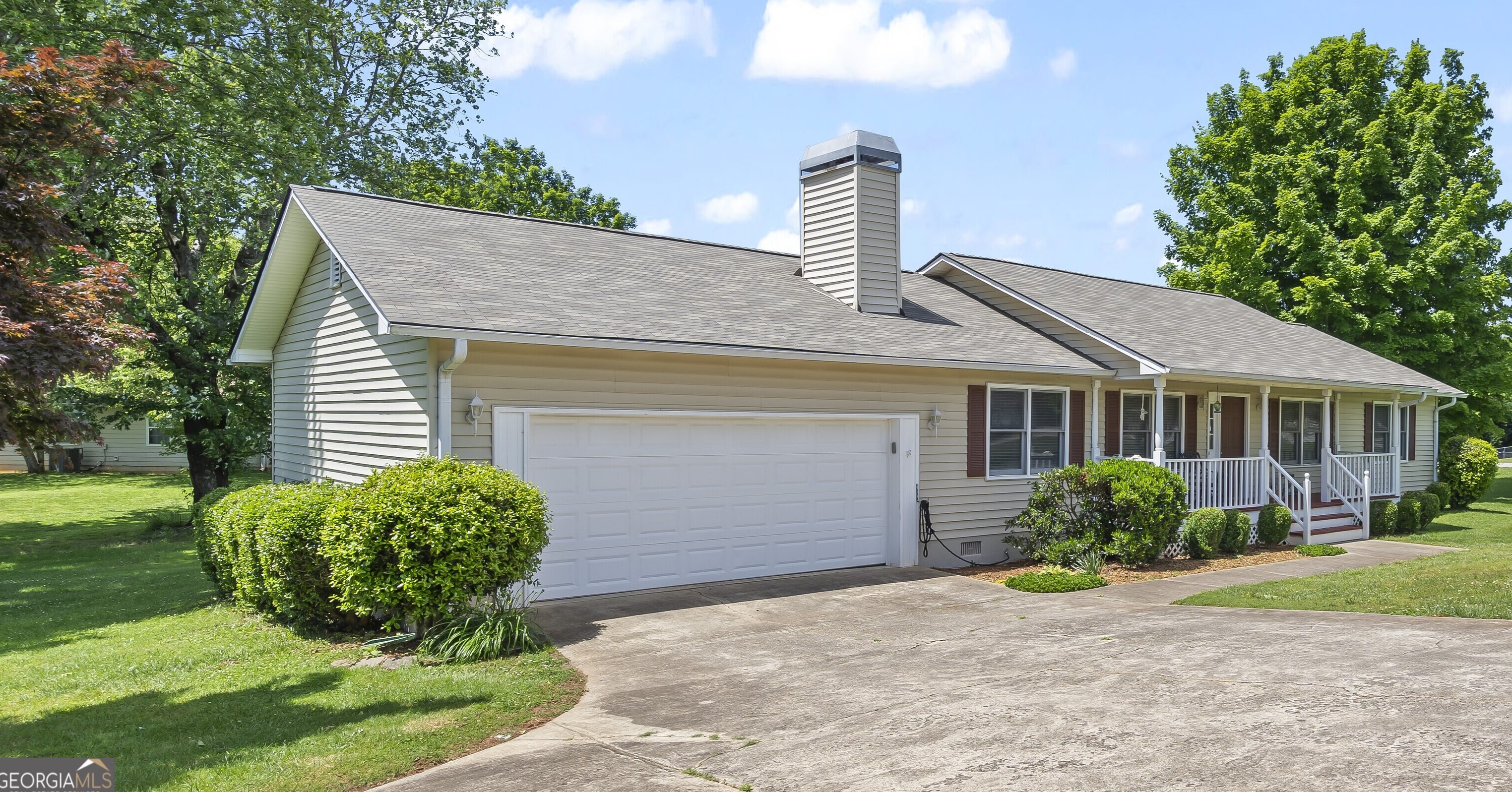 4646 Countryside Dr, Flowery Branch, GA 30542