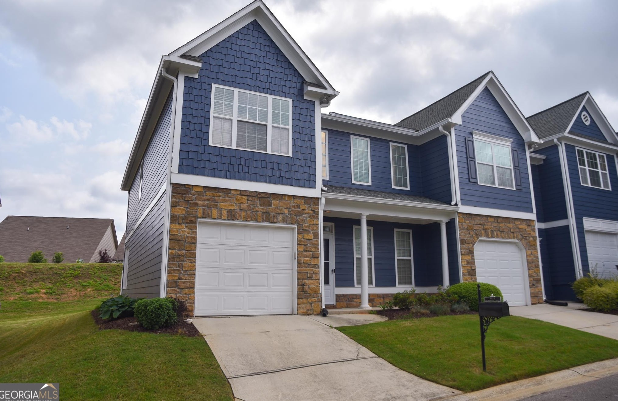 6616 Splashwater Dr, Flowery Branch, GA 30542