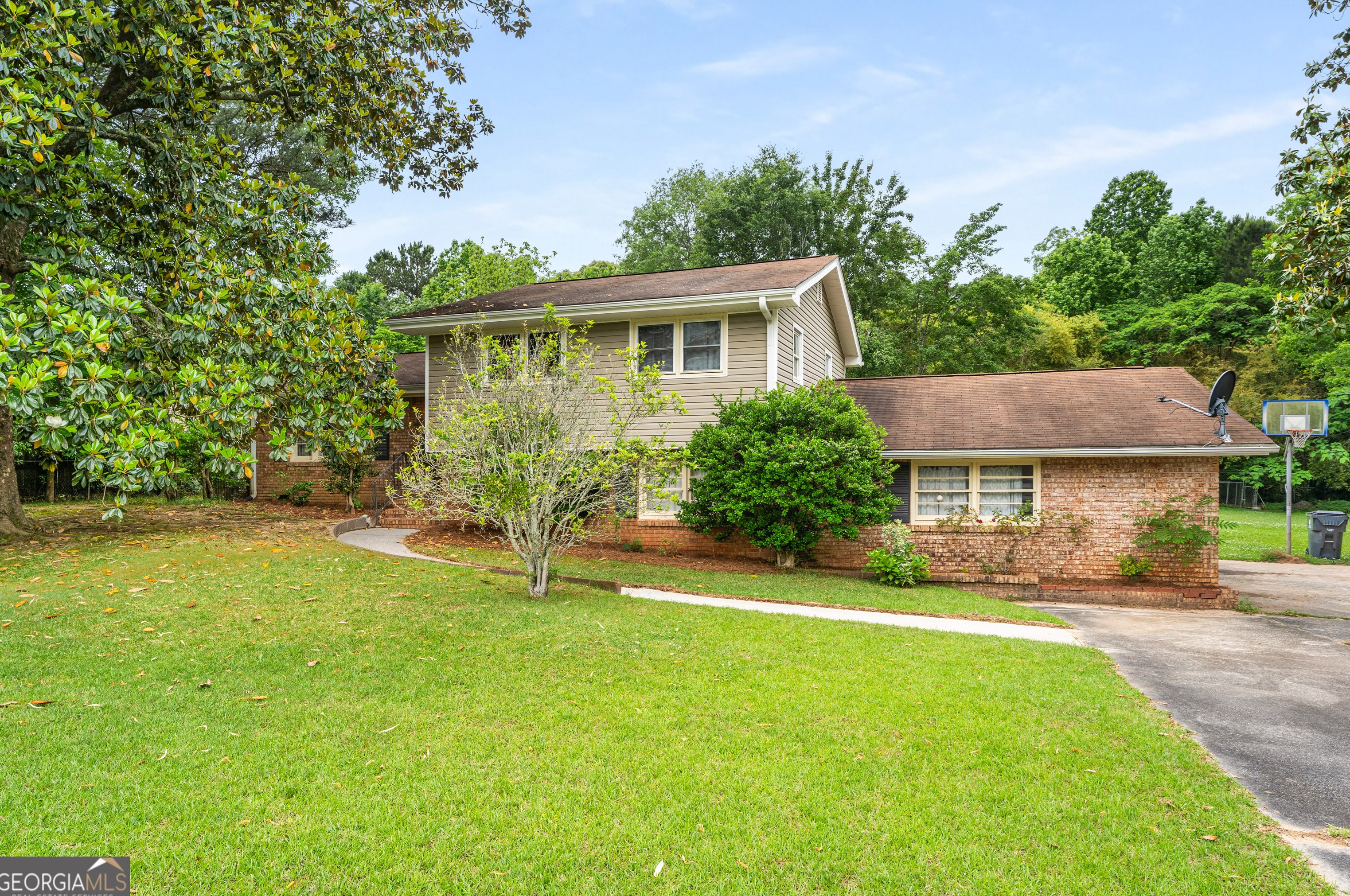 140 Sharon Dr, Fayetteville, GA 30214