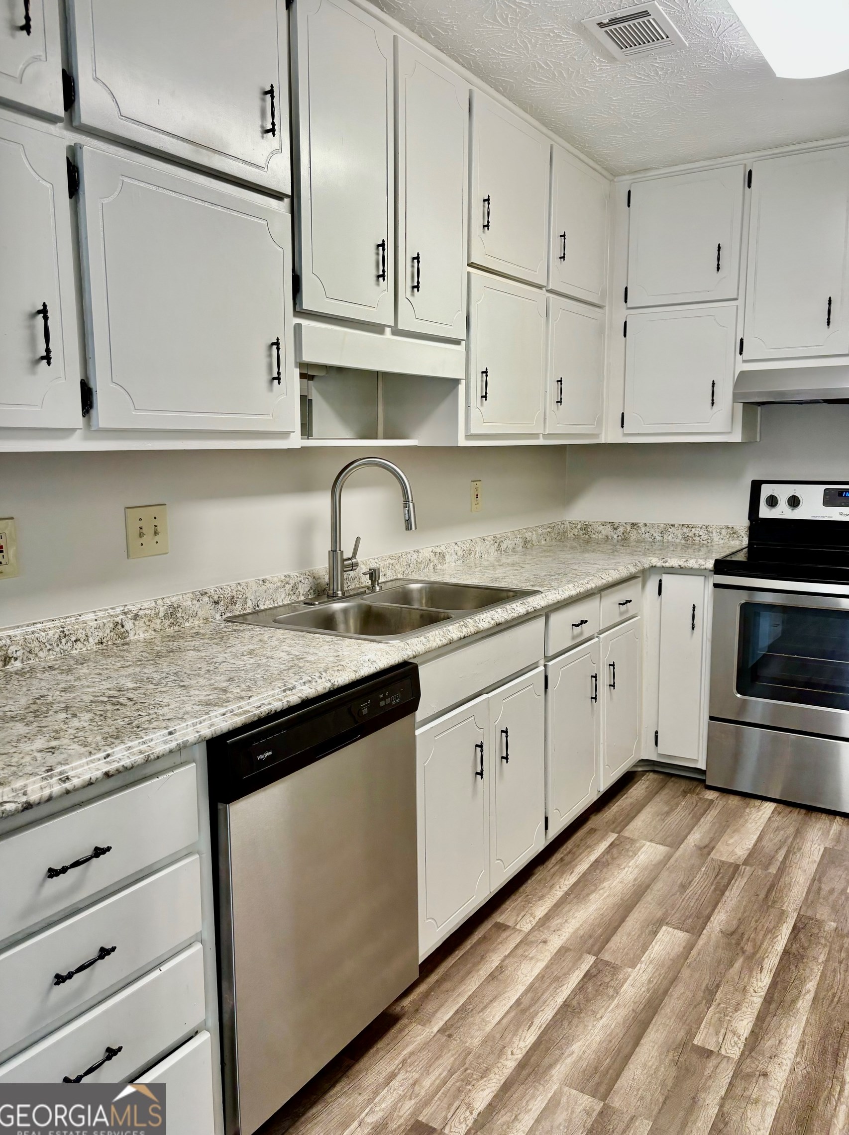 285 Williamsburg Way, Fayetteville, GA 30214