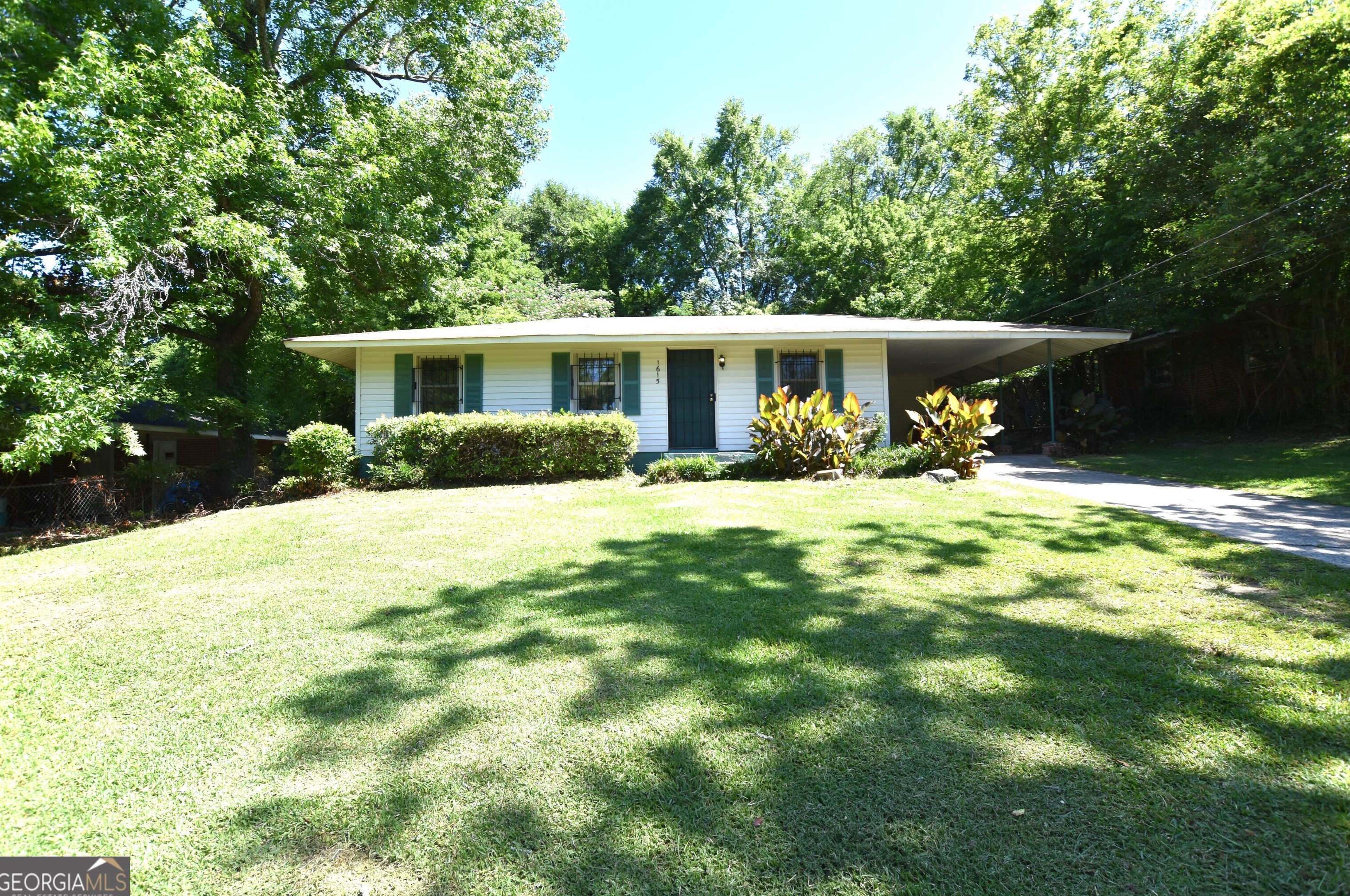 1615 Sherrill Dr, Macon, GA 31206-3430