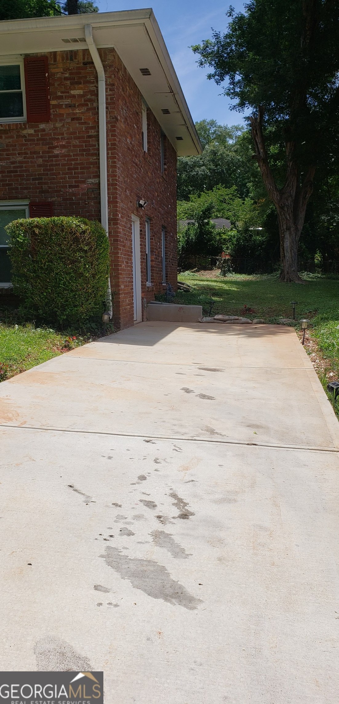 5533 Stonehaven Dr, Stone Mountain, GA 30087-5716