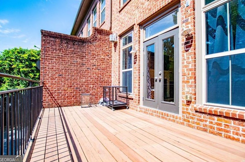 2424 Crescent Park Ct, Atlanta GA  30339-6024 exterior