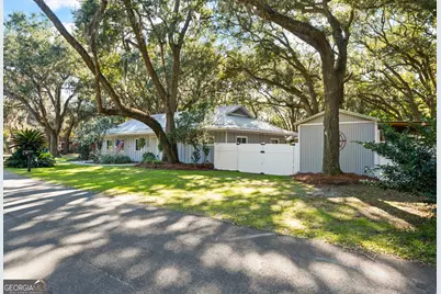 1915 Second Avenue, Saint Simons, GA 31522 - Photo 2