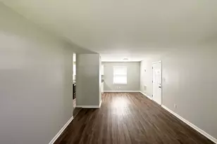 2566 NW Santa Barbara Dr, Atlanta, GA 30318 - Photo 2