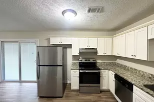 2017 Lindsey Ln, Decatur, GA 30035 - Photo 4