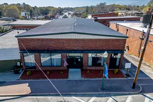 18 W Currahee St, Toccoa, GA 30577 - Photo 1