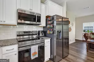 572 Brightleaf Cir, Hinesville, GA 31313 - Photo 10