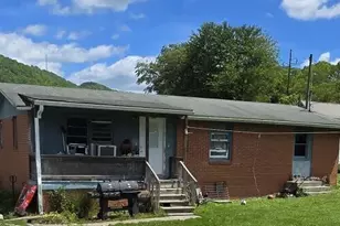 37 Erwin St, Clayton, GA 30525 - Photo 2