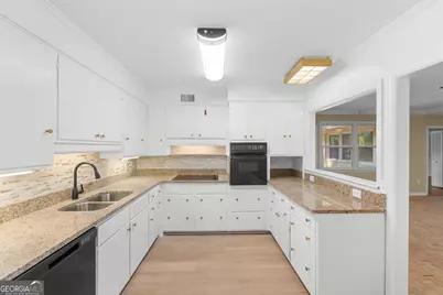 328 N Main Street, Statesboro, GA 30458 - Photo 12