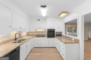 328 N Main St, Statesboro, GA 30458 - Photo 12