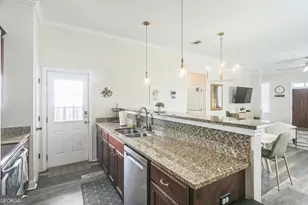 309 E 41st St, Savannah, GA 31401 - Photo 6