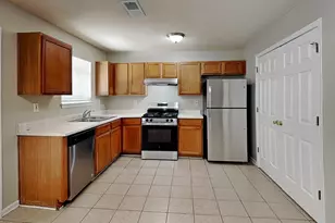6630 Pole Creek Dr, Lithonia, GA 30058 - Photo 2