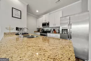 8717 Lakeview Cmns, Jonesboro, GA 30238 - Photo 6