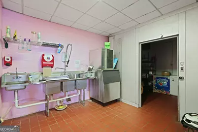 298 W Orange Street, Jesup, GA 31545 - Photo 20