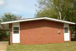 1982 S Riverview Cir, Albany, GA 31705 - Photo 1