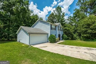 1305 Sandybrook Court, Lithonia, GA 30058 - Photo 2