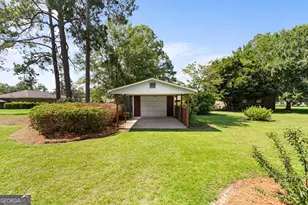 821 Harvey St, Millen, GA 30442 - Photo 32