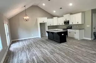 556 Caleb Cir, Jesup, GA 31545 - Photo 4