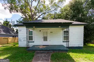 308 Poplar St, Hogansville, GA 30230 - Photo 1