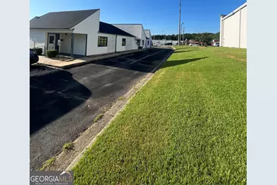 2066 Watson Boulevard #3, Warner Robins, GA 31093 - Photo 2