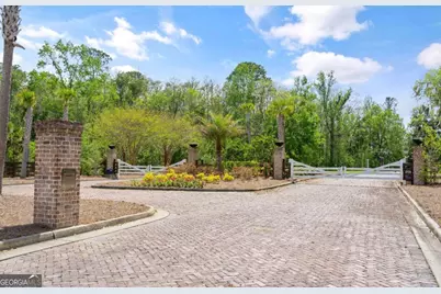 597 Salt Creek Way E, Brunswick, GA 31523 - Photo 16