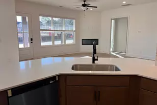 21 Thomaston St, Newnan, GA 30263 - Photo 8