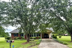 295 Grove St, Barnesville, GA 30204 - Photo 2