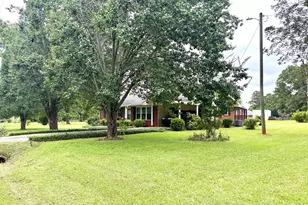 295 Grove St, Barnesville, GA 30204 - Photo 4